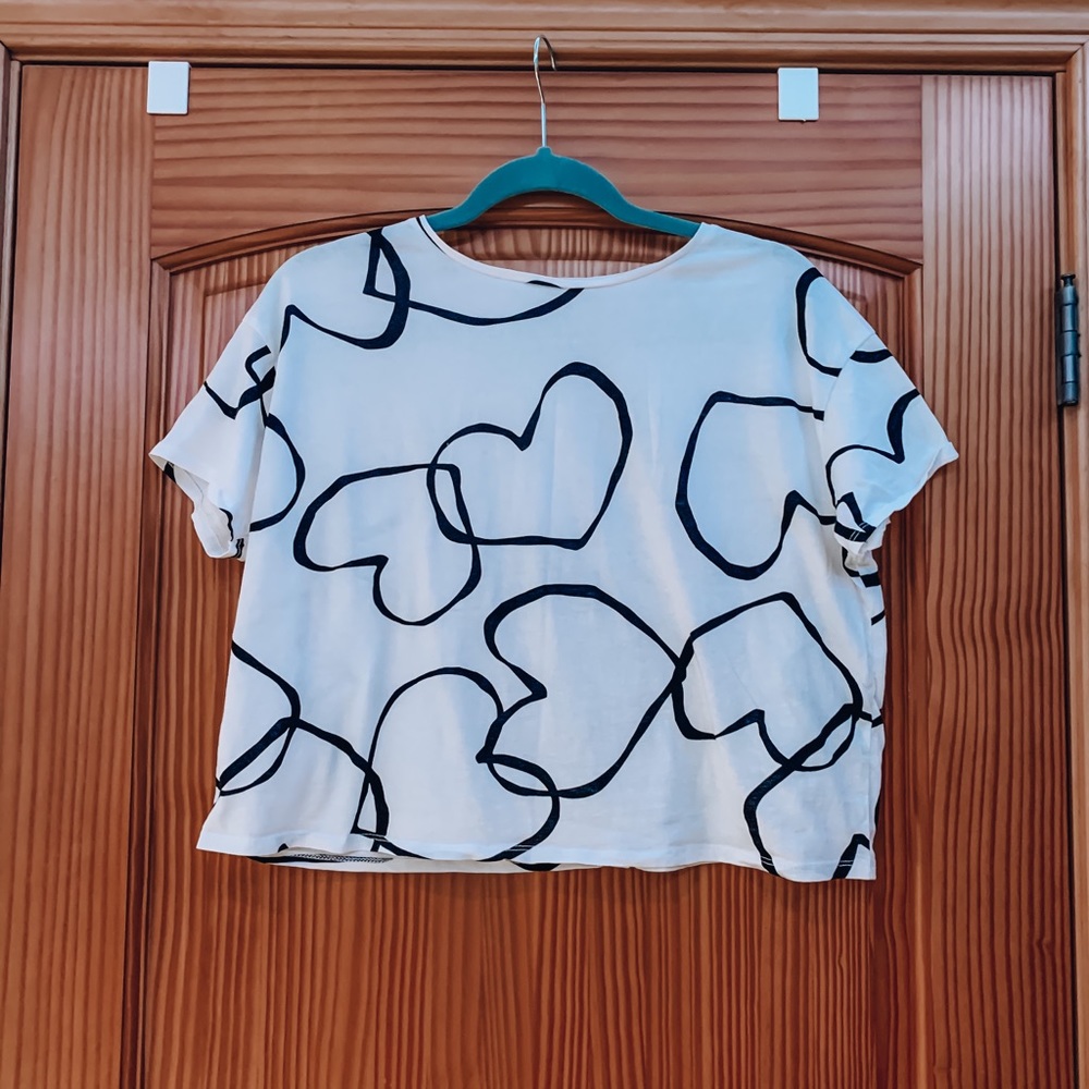 ✧ MNG Basics: White Tee with Black hearts